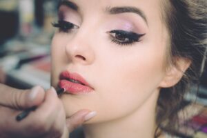 Wie lange hält Permanent-Make-Up? Was sind die Einflussfaktoren?