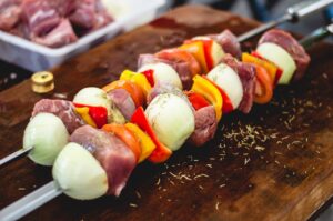 Grill für Schaschlik - Vor- und Nachteile verschiedener Typen